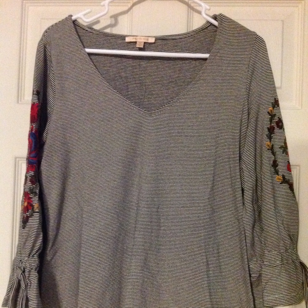 Hadwin Embroidered Tie Sleeve Knit Top